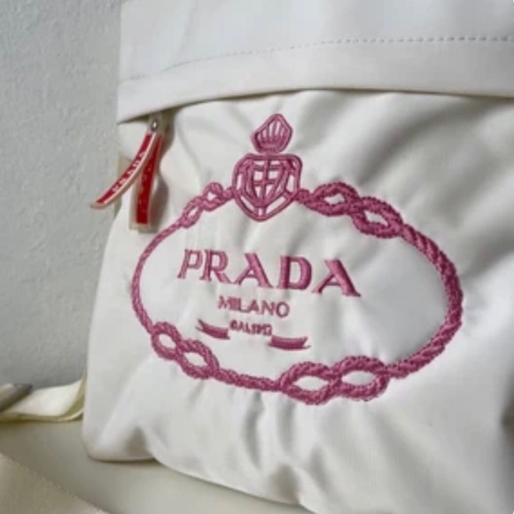 VINTAGE WHITE PRADA NYLON CROSSBODY BAG WITH EMBROIDERED LOGO - Picture 4 of 12
